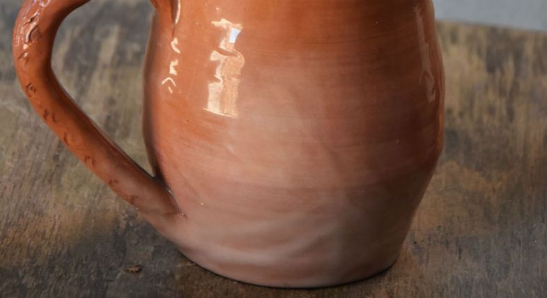 a clear glaze should have good clarity so colors show through without clouding or distorting the stroke and coat underneath.