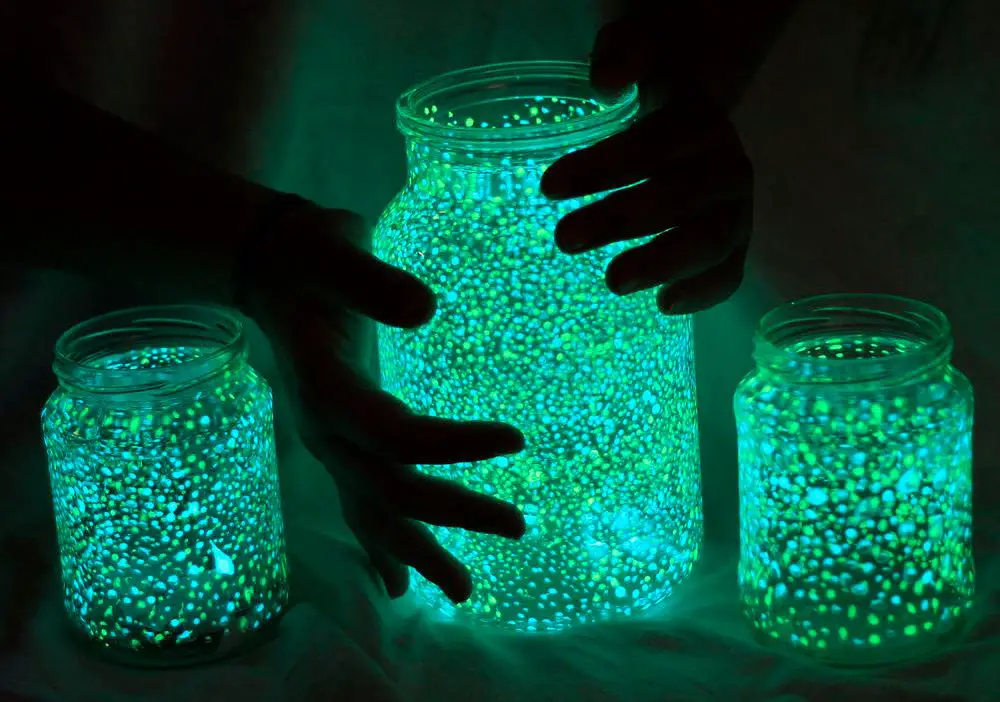 a jar with powdered masonry stain and water being mixed together with a paint stick