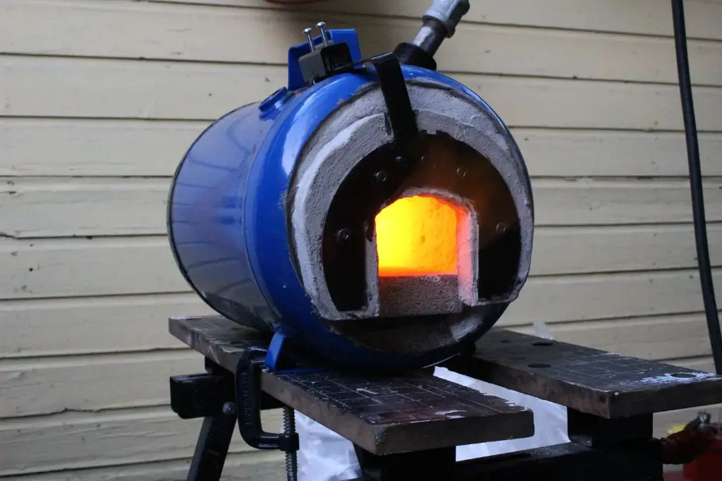 a propane torch can be used instead of a forge for some knifemaking tasks