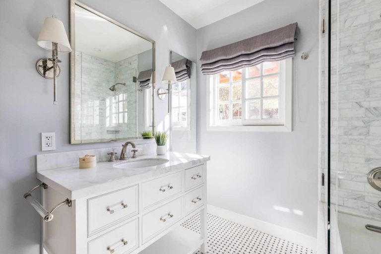 What Color Should A Mirror Frame Be In A Bathroom?