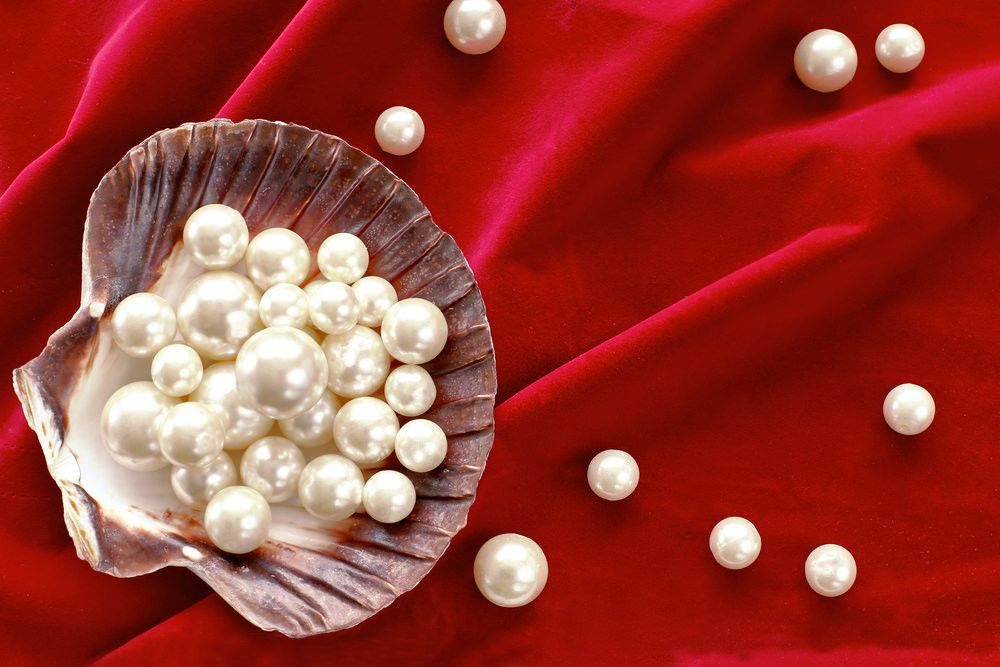 akoya pearls have exceptionally bright, mirror-like lustre