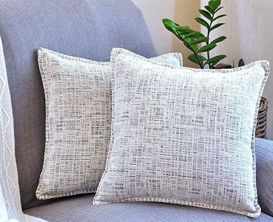 an 18x18 inch pillow cover fits best with a 20x20 inch pillow insert for a plump, filled out look