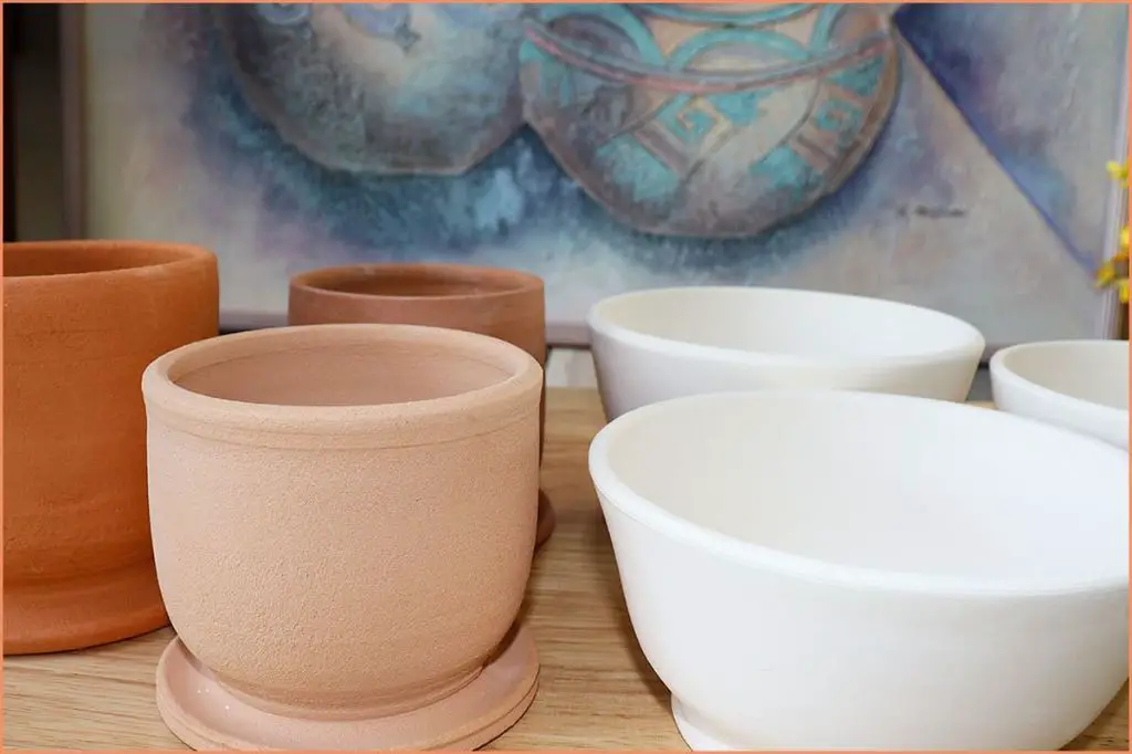 an example image of stoneware clay dinnerware with a smooth, glassy surface.