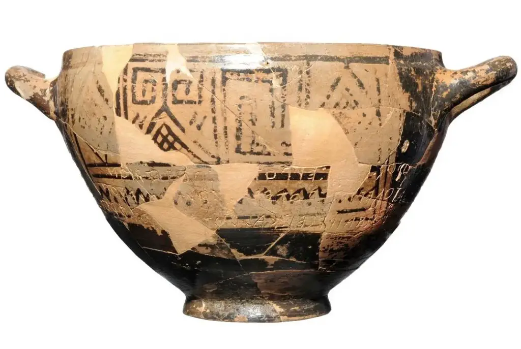 an example of an ancient greek cup artifact.