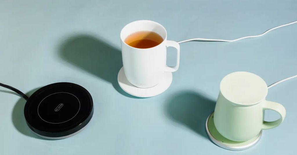 an insulated coffee mug keeping coffee hot on a desk