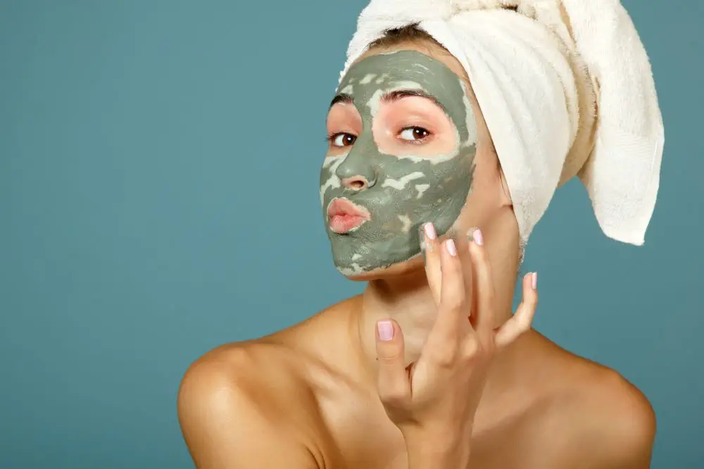 applying a bentonite clay face mask