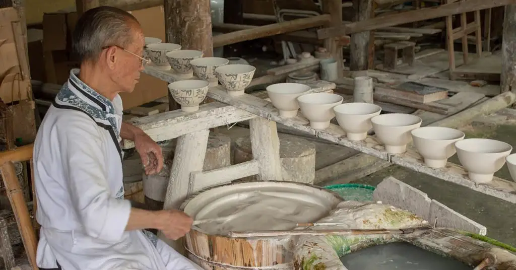 chinese potters experimented with clay mixtures and firing methods to achieve the delicate translucency that defined porcelain