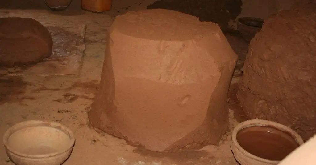 clay is the primary raw material used in ceramic production, with the most common types being earthenware, stoneware, ball, fire and porcelain.