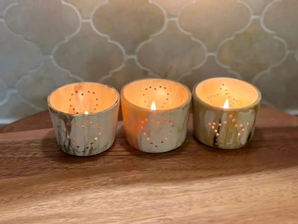 clay planters, vases, coasters, wall hangings, and candle holders are popular home decor items.