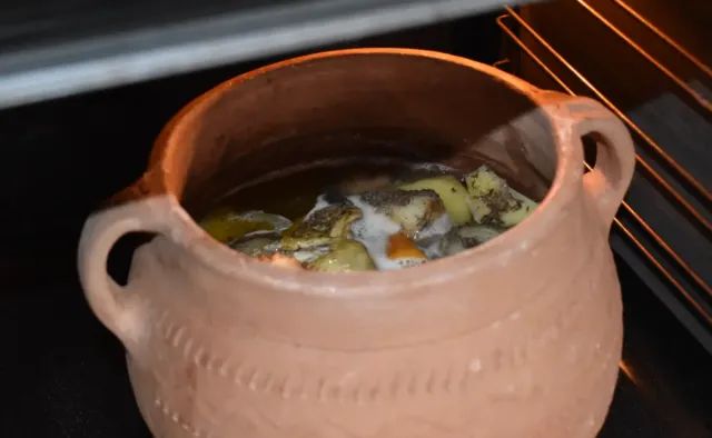 Does Food Cooked In Clay Pot Taste Different?