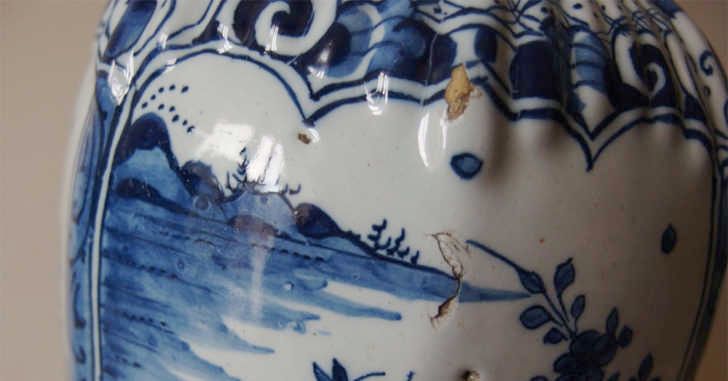 close up image of signature delft blue brushstrokes revealing subtle variations from hand-painting.