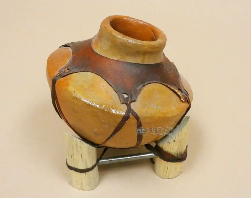native american clay pipes and pottery vessels made from new york clays.