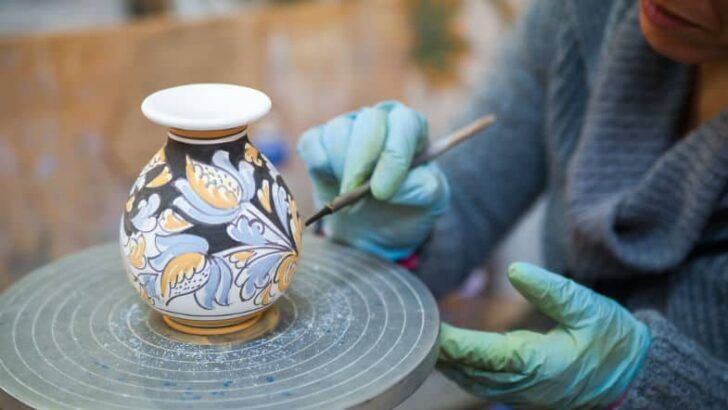 Can You Use Amaco Velvet Underglaze On Bisque?