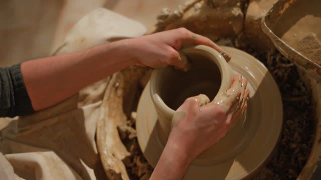 What Does It Mean To Throw On A Pottery Wheel?