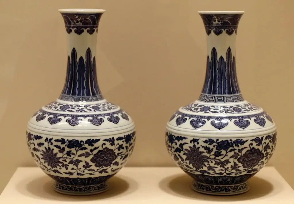 porcelain pottery items