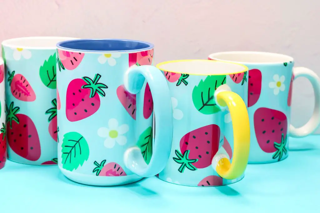 properly sizing and formatting images prevents pixelation when printed on mugs