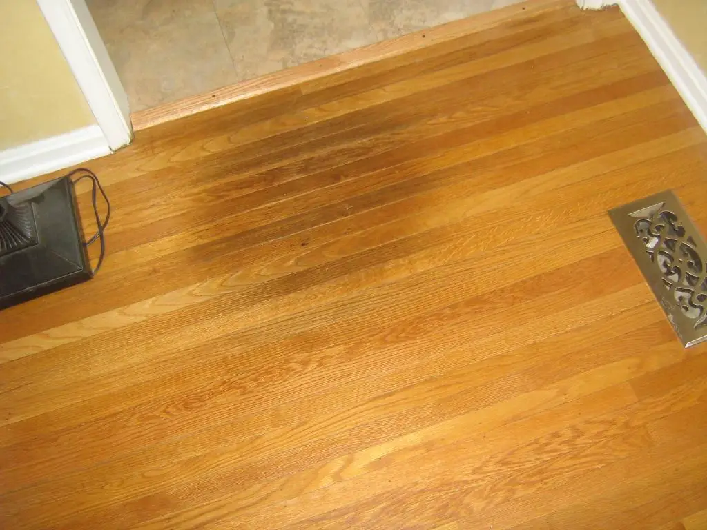 rubber mats can stain vinyl floors by leaching oils over time