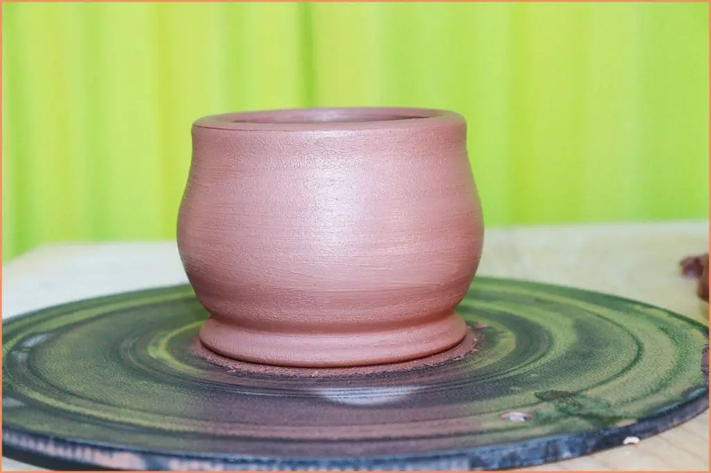 slow drying prevents cracking in pinch pots