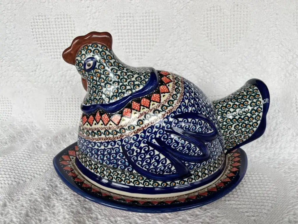 unikat polish pottery features intricate folk art motifs like animals and floral designs