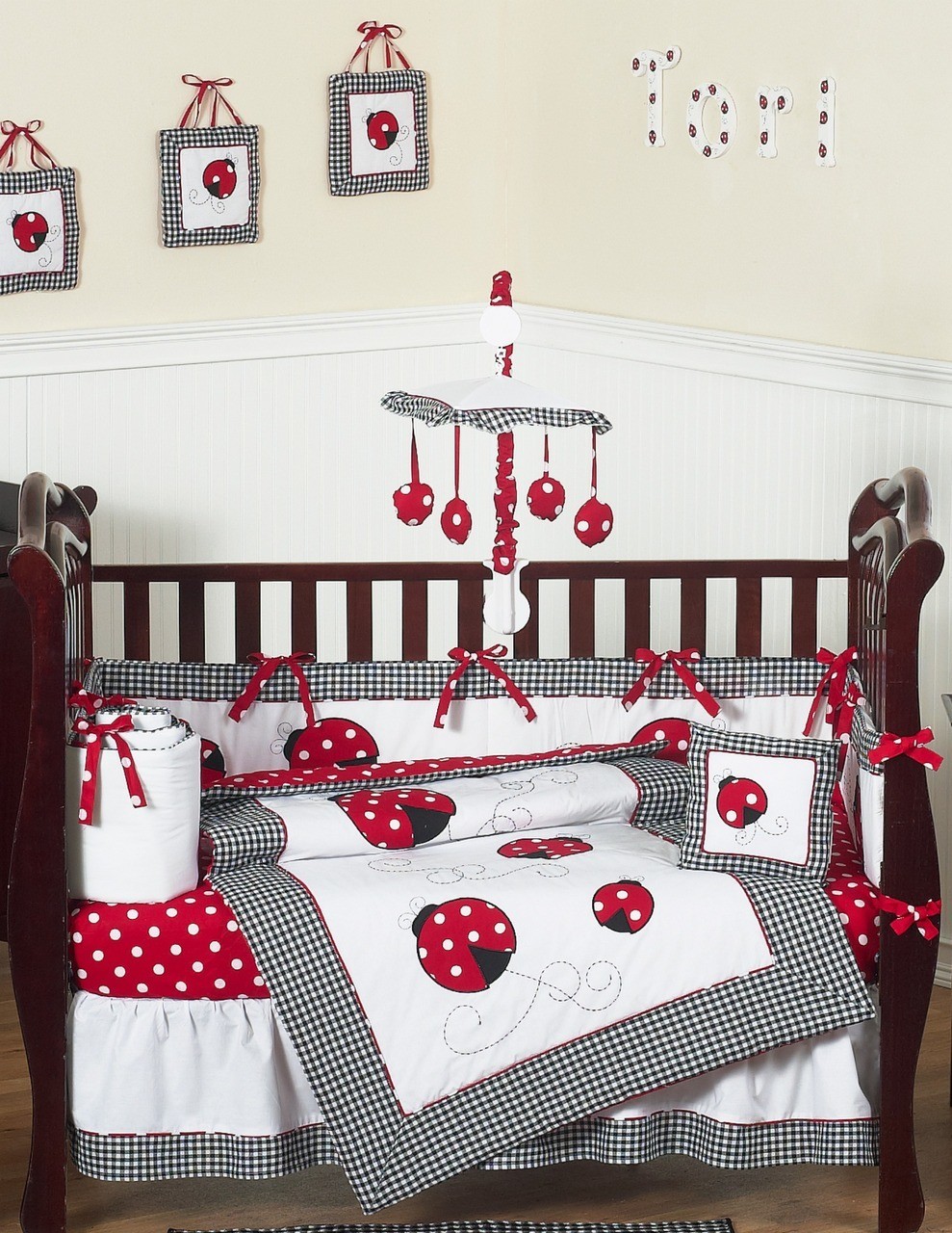 10+ Ladybug nursery theme decor ideas for baby girl’s bedroom