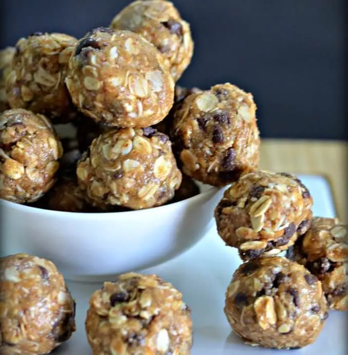 Oatmeal Energy Bites (Easy No-Bake Snack)