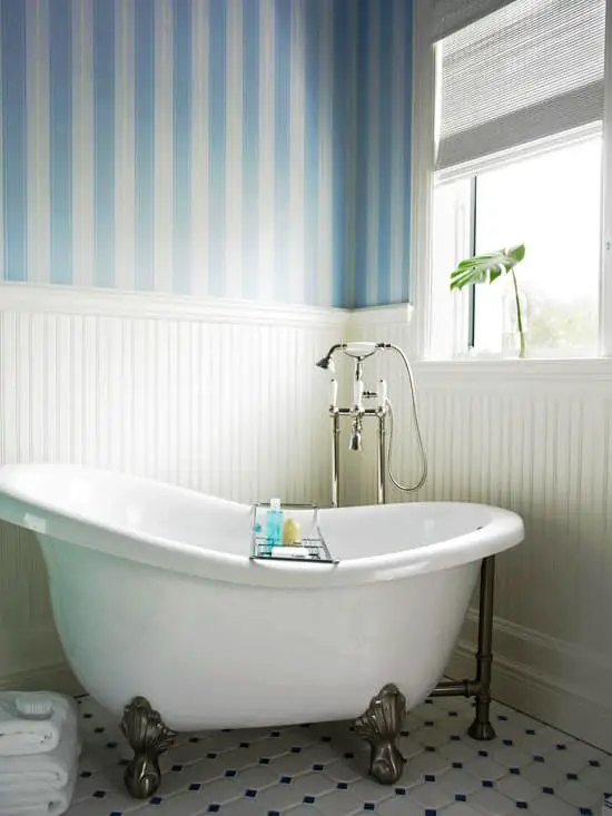 Blue striped wall bathroom