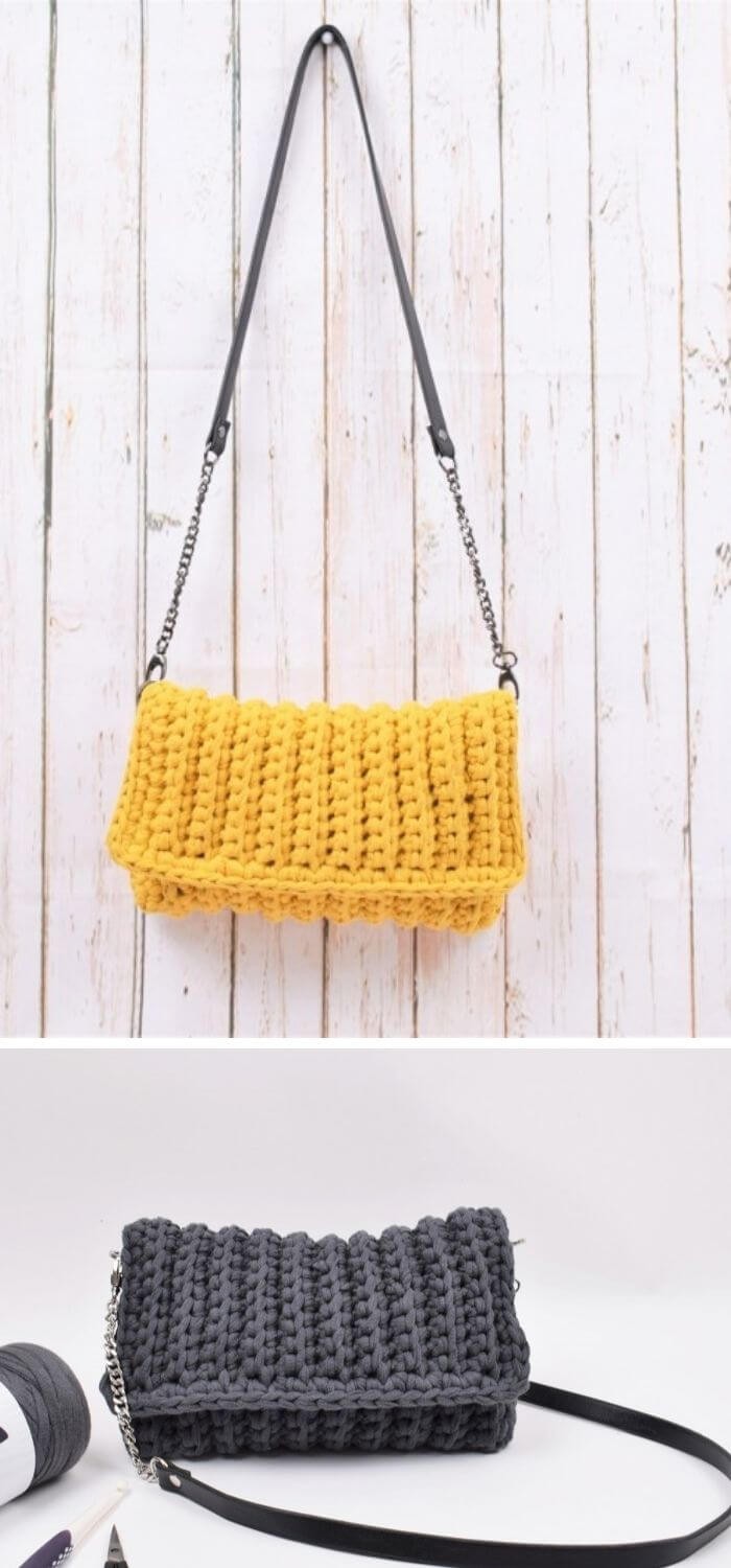 Ribbed clutch purse