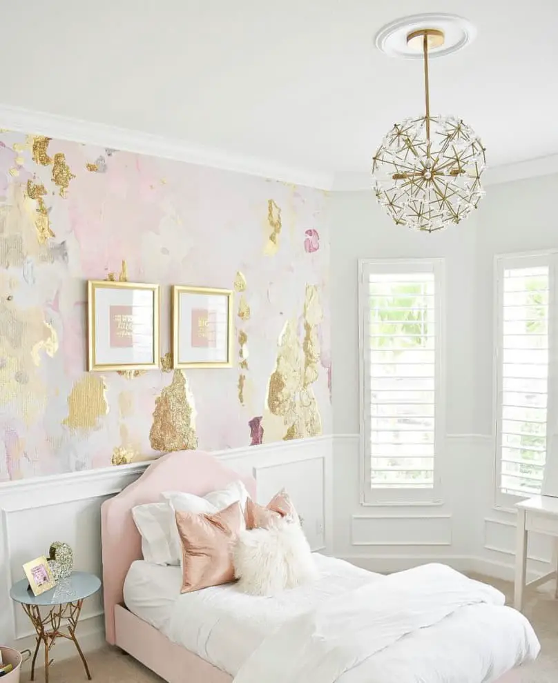 The gold and white mix to a teenager’s room