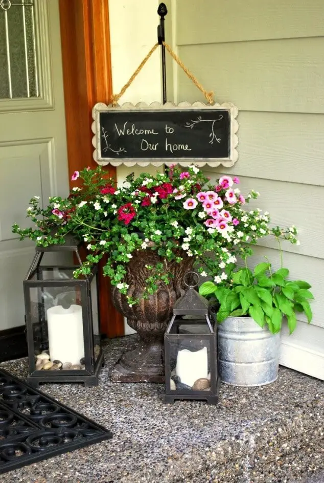24+ Beautiful Front Door Flower Pot Ideas