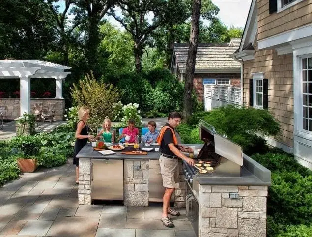 Small and simple outdoor kitchen ideas