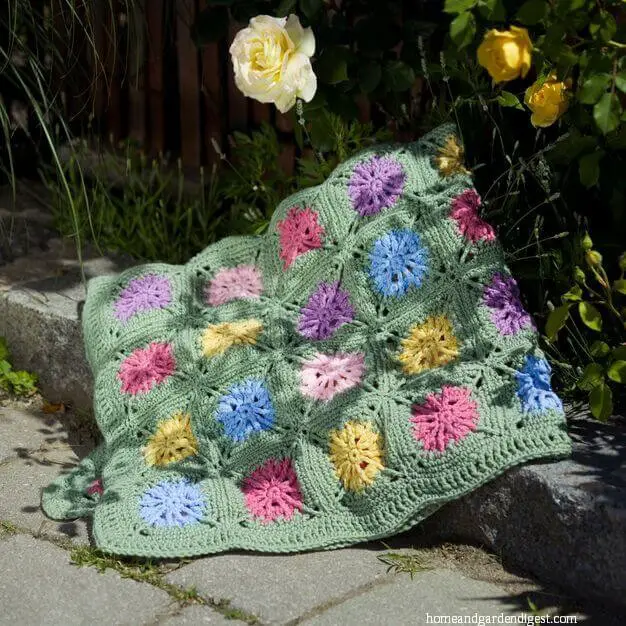 The red heart flower field crochet blanket