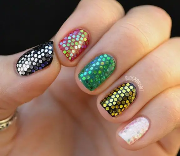 Glimmering Geometric Nails