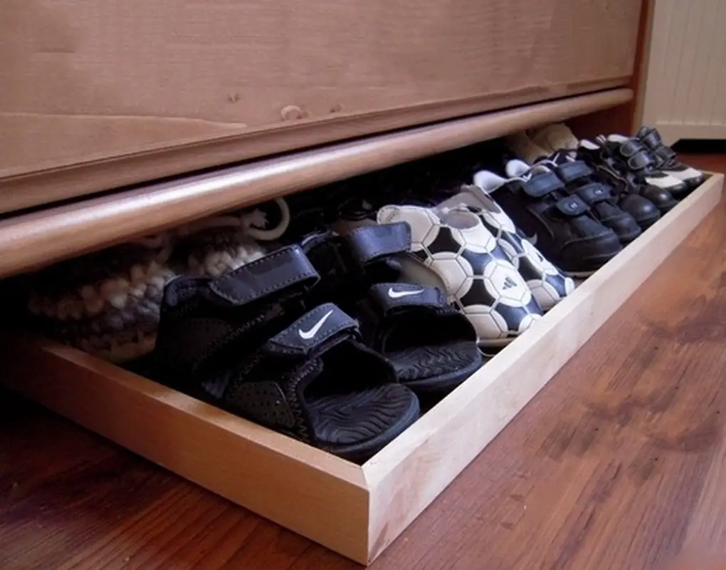 You can use a photo frame as a tray to place children’s shoes under the dresser