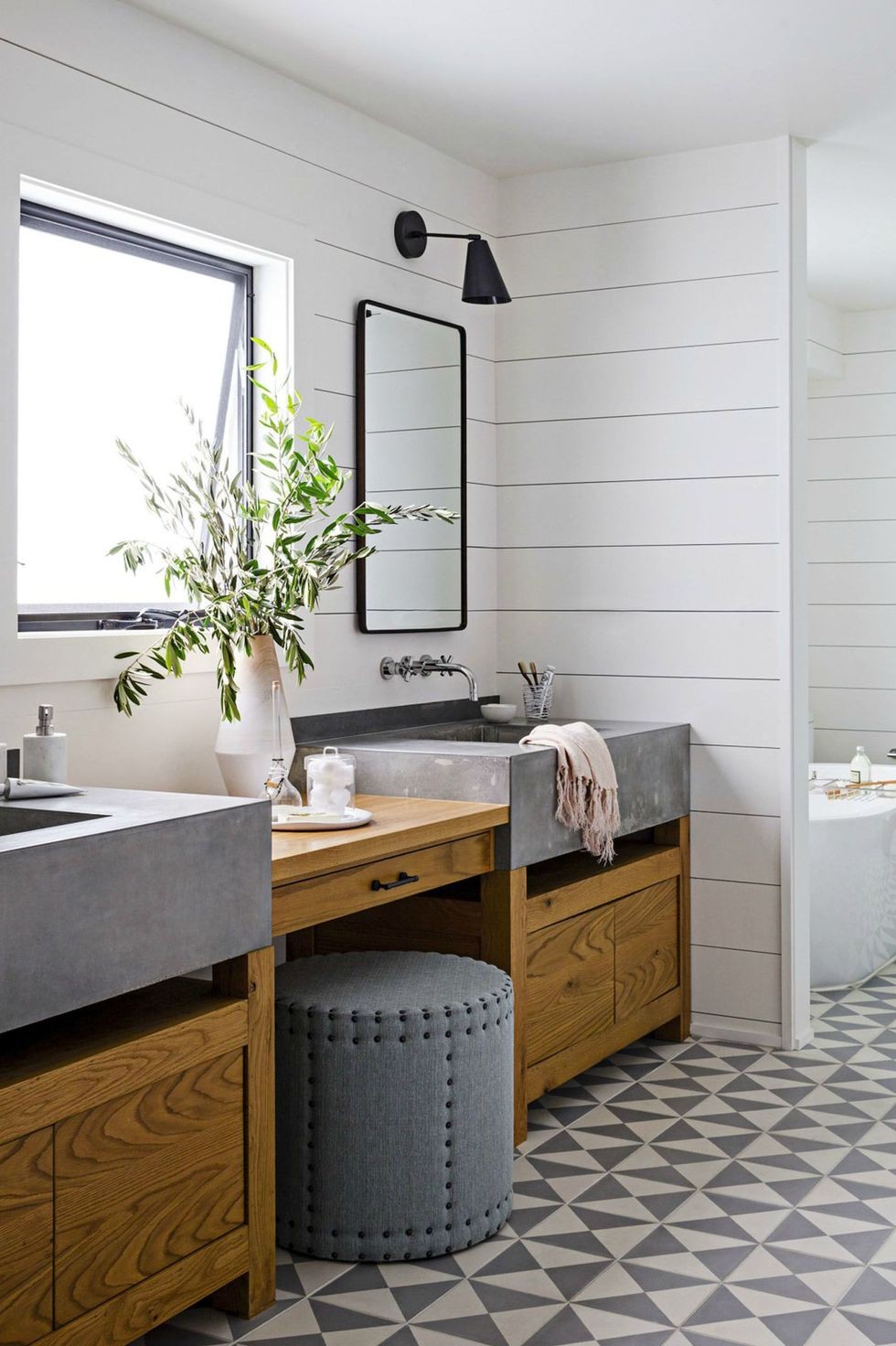 Concrete Farmhouse Bathroom Décor