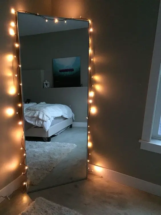 14 Decorations That Your Mirror Needs To Have The Best Selfies On Instagram