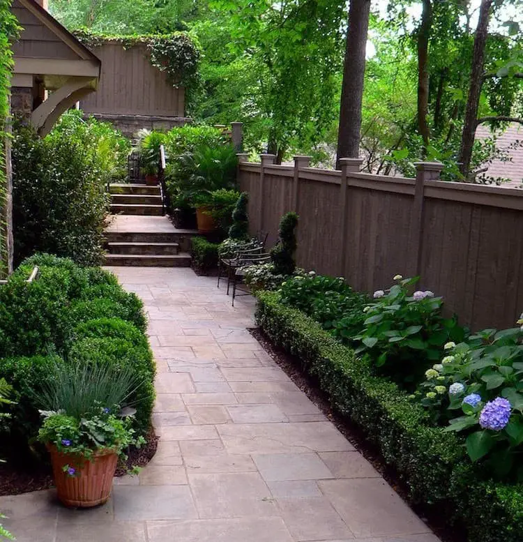 Shade Garden in the Narrow Side