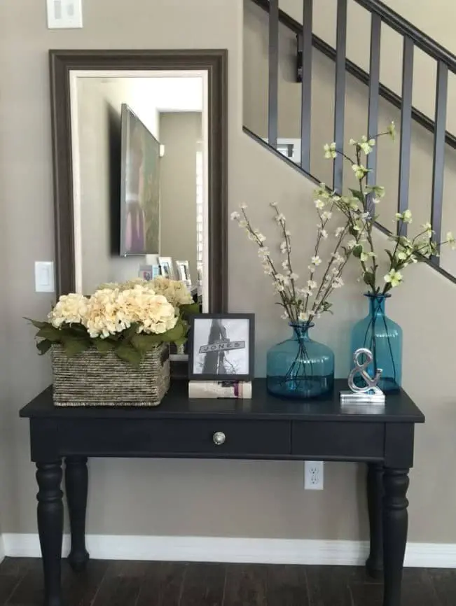 A pop color table entryway