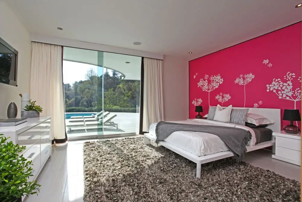 Pink accent walls