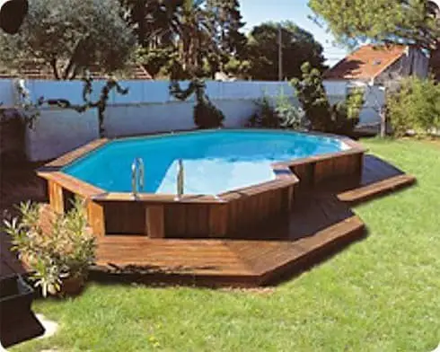 Floating pool deck