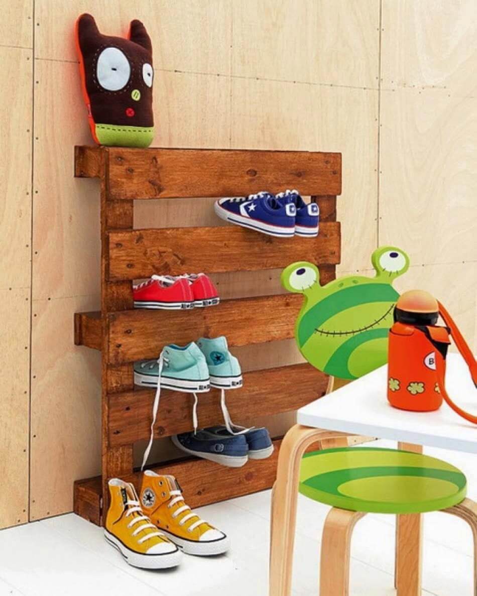 #19. Pallet Shoes Rack for Children