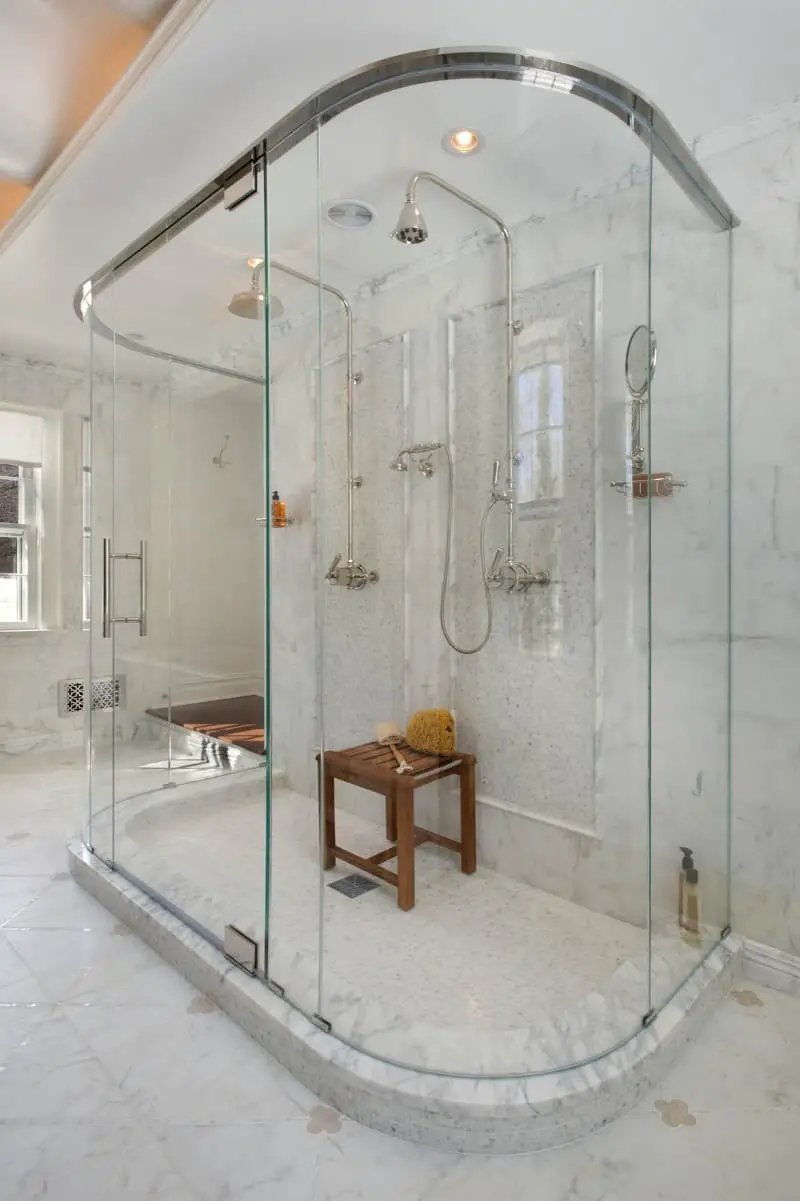 Curved Enclosure Shower.