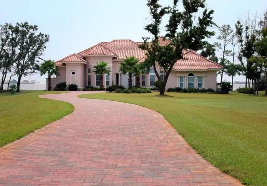 Circular brick driveway pattern