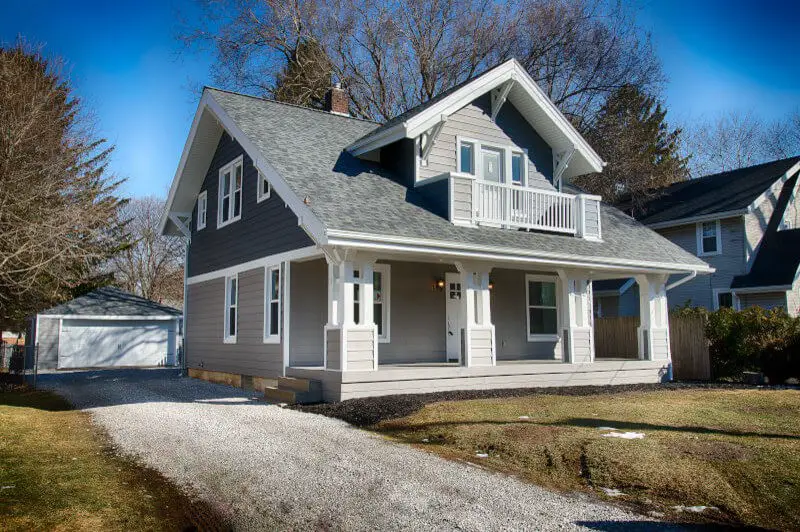 Craftsman style exterior window trim