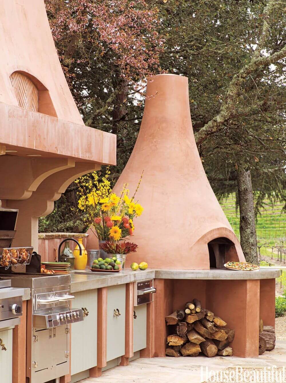 Try Out Modern Décor With Clay Pizza Oven