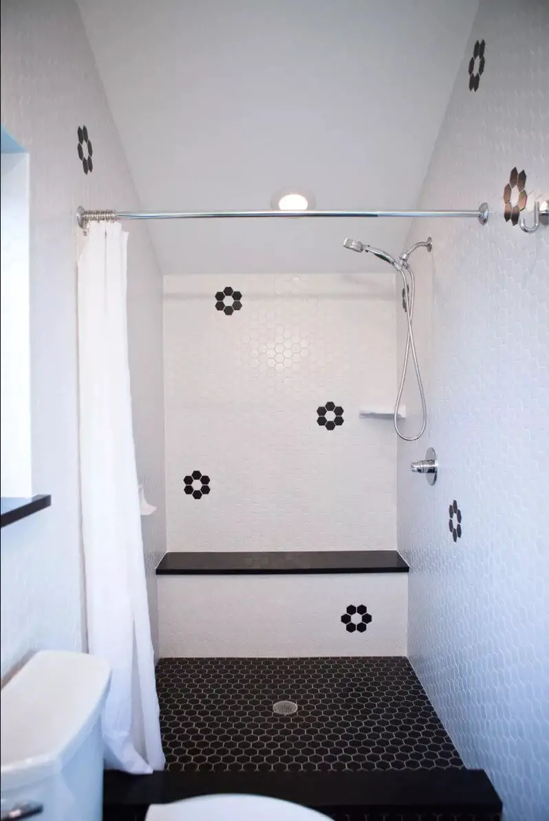 Little black & white bathroom