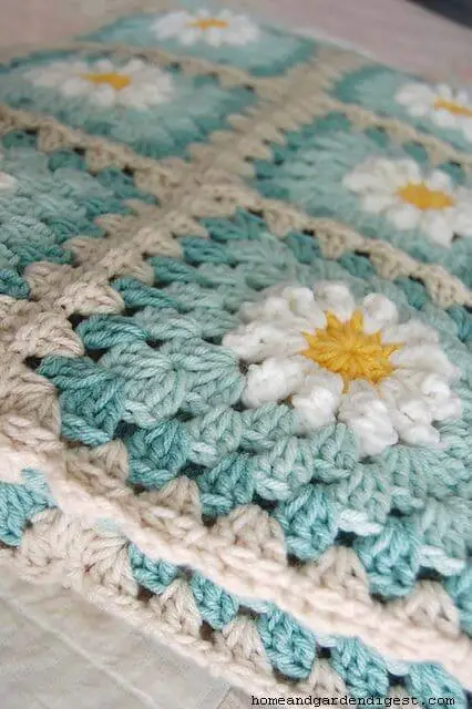 Daisy granny square blanket