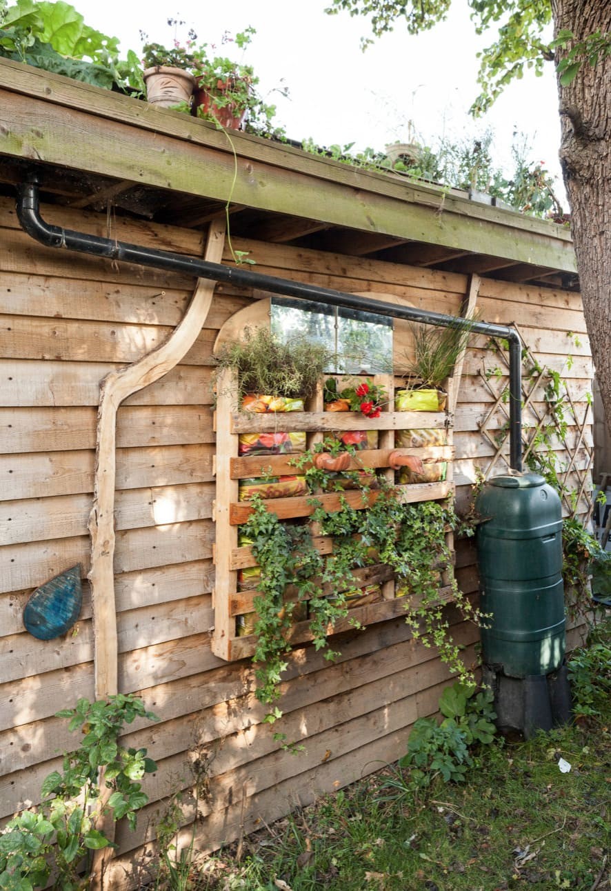 Pallet Fence with Planters