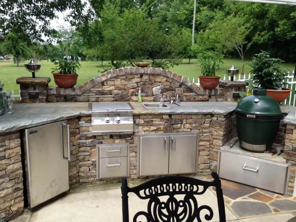 Try Slate and Stone Outdoor Grill Décor