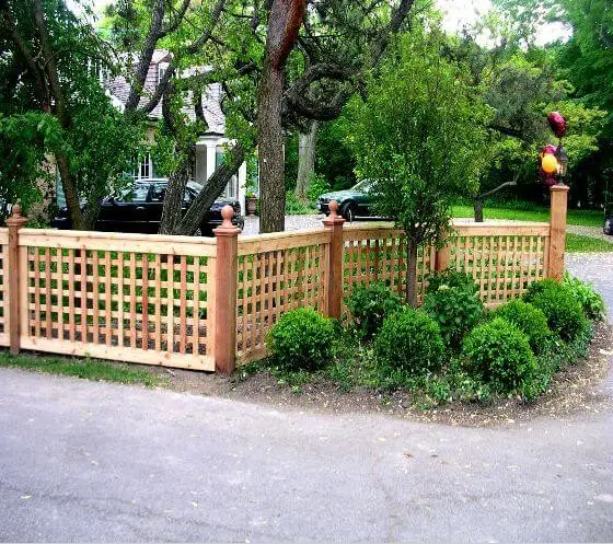 Thick slat lattice fence