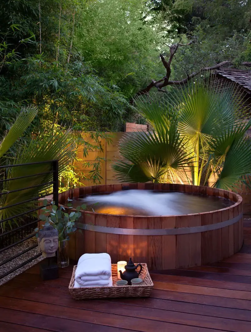 Slightly sunken Japanese tub